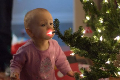 Pour vos décorations de Noël, voici une nouvelle décoration : le bébé lumineux !