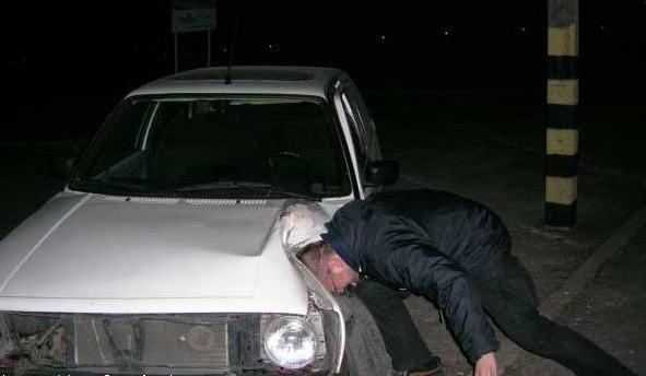 Et bing ! Ca fait des dégats un coup de boule dans un aile de voiture :S height=