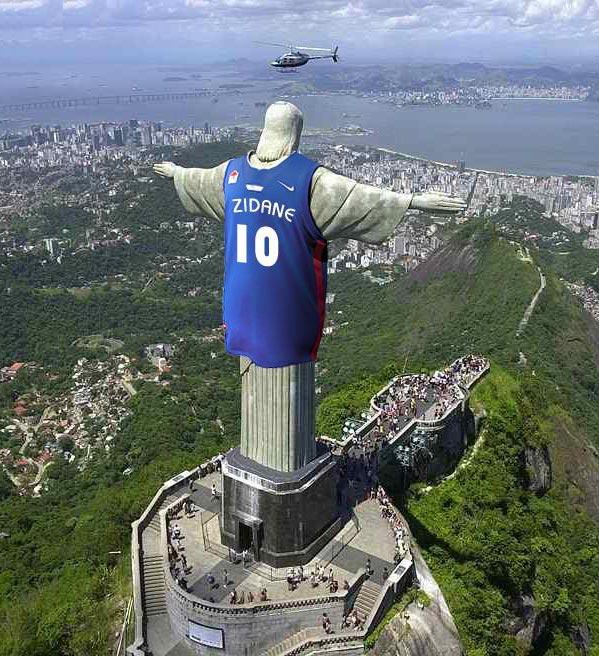 Si même le Cristo redentor de la baie de Rio est fan de Zidane, ce n'est pas étonnant que Zizou ait dégoutté les Brésiliens par 2 fois en coupe du monde... height=