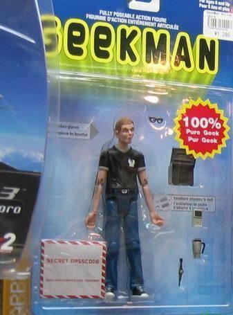 Voici une toute nouvelle poupée de plastique ! Après barbie et Ken, voici geekman ! Attention, ne perdez surtout pas son ordinateur