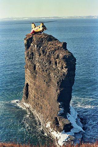 Pour être pilote d'hélicoptère, il faut être très adroit. height=