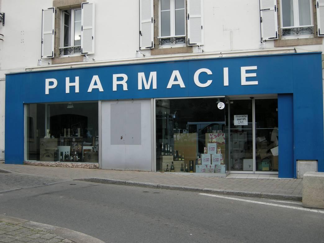 Avec une pharmacie comme celle-là, je veux bien être malade souvent. Quoi que, avec ces traitements on est malade après l'avoir pris, et non pas avant ! height=